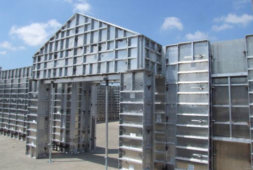 披荊斬棘 南方鋁業(yè)“躬耕”工業(yè)型材