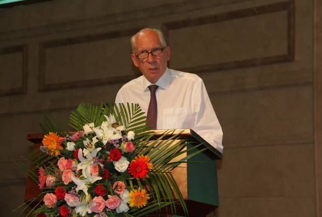 堅(jiān)持?jǐn)U大應(yīng)用 挖掘鋁業(yè)新增長點(diǎn) 2018年擴(kuò)大鋁應(yīng)用高層論壇在霍林郭勒市舉行